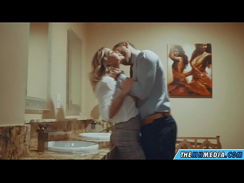 ❤️ Kun povekas blondi viettelee sinut julkisessa vessassa ️ Pornovideo at fi.xsexshop.ru ❌❤